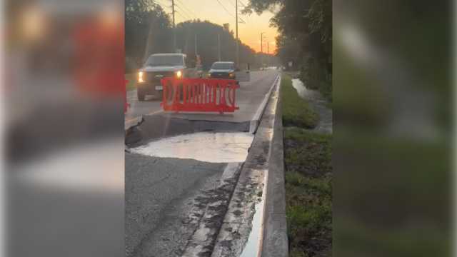 Ground depression shuts down eastbound lanes of Welch Road in Apopka — WESH 2 Orlando